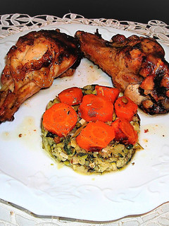 Una foto de Alas de pavo al horno con calabacín sote