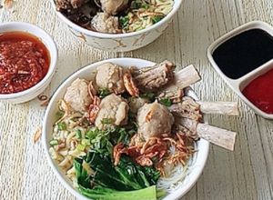 Foto resep Bakso Daging Sapi + Udang dengan Kaldu Iga Sapi