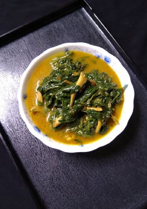 মাছ দিয়ে পালং শাকের ঝোল রেসিপির প্রধান ছবি