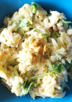 A picture of Apple walnut salad.