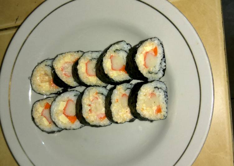 Crabstick sushi mudah (cemilan malam)