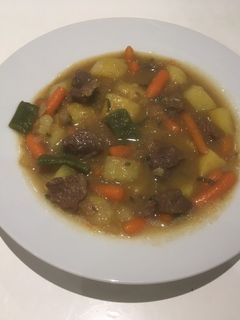 Una foto de Guiso de patatas con carrillada ibérica