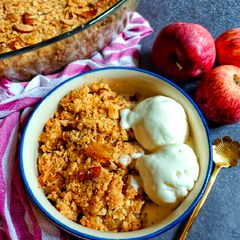 A picture of Apple Crumble.