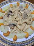 دجاج بالفطر مع بطاطا بوريه