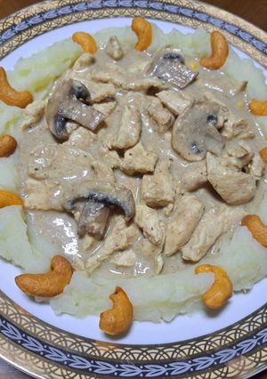 صورة لوصفة دجاج بالفطر مع بطاطا بوريه