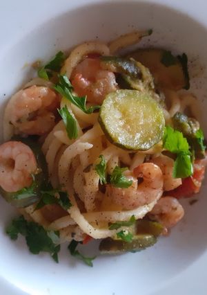 Foto di Troccoli home made con zucchine, gamberetti e pomodorini