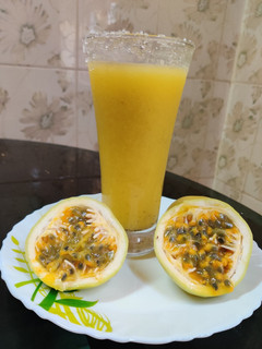 தாட்பூட் பழம் ஜூஸ் (Thaatpoot pazham juice Recipe in Tamil) செய்முறை முக்கிய புகைப்படம்