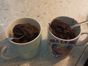 Una foto de brownies en taza