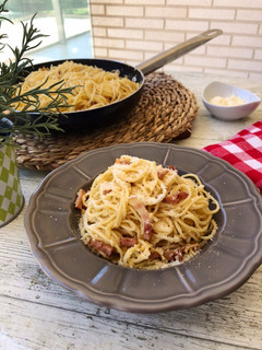 Una foto de Pasta con salsa carbonara tradicional