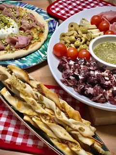 Foto principal de Cena italiana: Antipasti y pizzas caseras