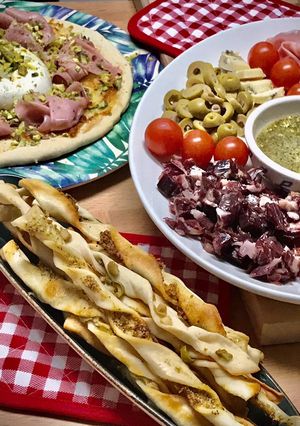Una foto de Cena italiana: Antipasti y pizzas caseras