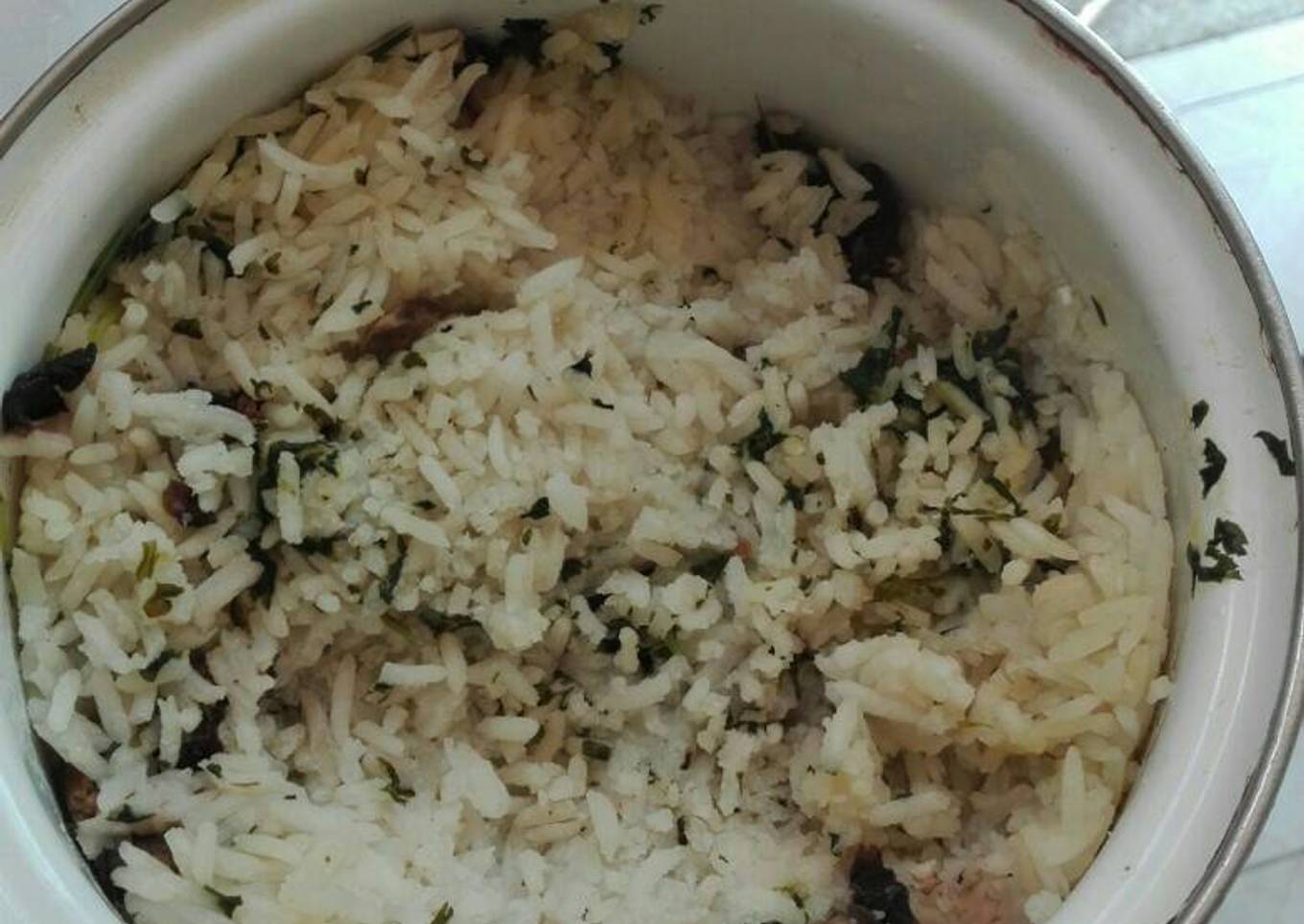 Arroz blanco con champiñones y cilantro