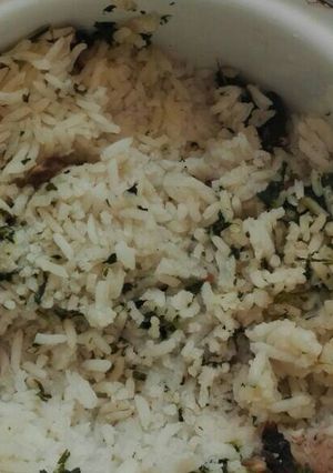 Una foto de Arroz blanco con champiñones y cilantro