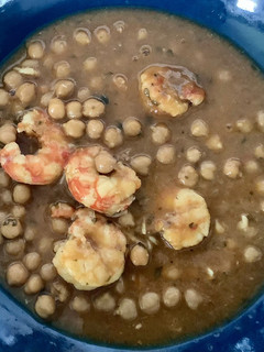 Una foto de Garbanzos con Langostinos
