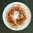 Pasta tricolor con salsa vegetariana