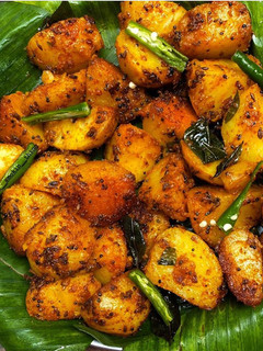 உருளைக்கிழங்கு வறுவல் (Urulaikilanku varuval recipe in tamil) செய்முறை முக்கிய புகைப்படம்