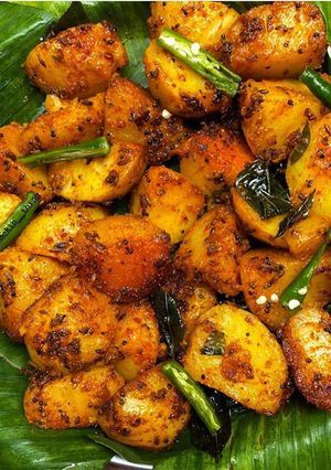 உருளைக்கிழங்கு வறுவல் (Urulaikilanku varuval recipe in tamil) செய்முறை முக்கிய புகைப்படம்