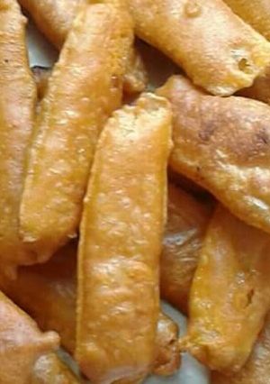 A picture of Raw banana fritters.