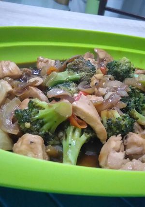 Foto resep Chicken blackpepper with brocoly..less oil (diet menu)