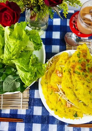 Hình của món Bánh xèo tôm, rau sạch.