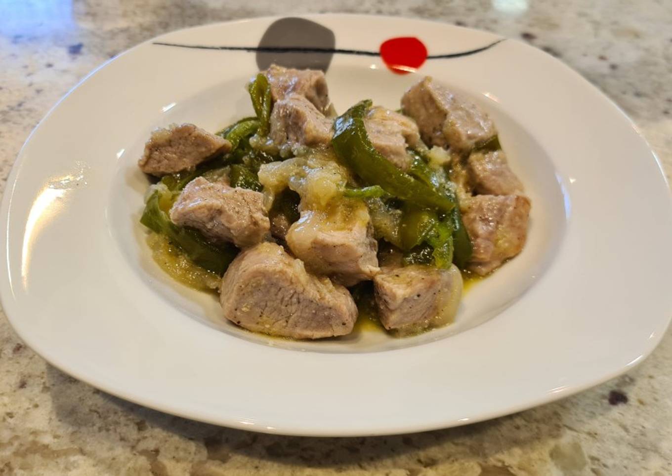 Solomillo de cerdo encebollados con pimiento italiano