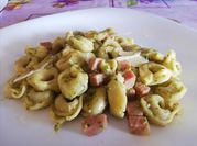 Una foto di tortellini alla bolognese