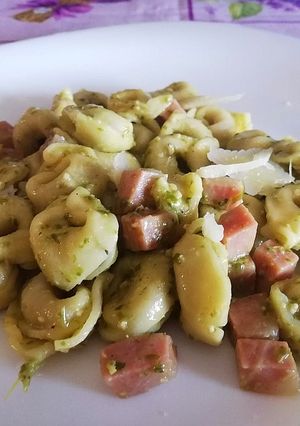 Foto di Tortellini ripieni di Carne con Mortadella e Pesto alla Genovese