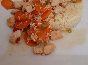 Una foto de Cus cus y salteado de verduras con pechuga