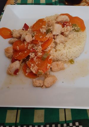 Una foto de Cus cus y salteado de verduras con pechuga