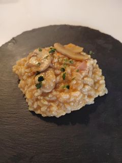 Una foto de Arroz cremoso de verduras, bacon y champiñones