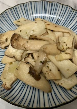 香草杏鮑菇 的食譜成品照片