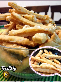 A picture of Layered Namakpaara And Nimki.