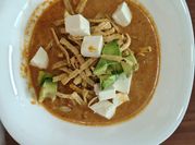 Una foto de sopa azteca