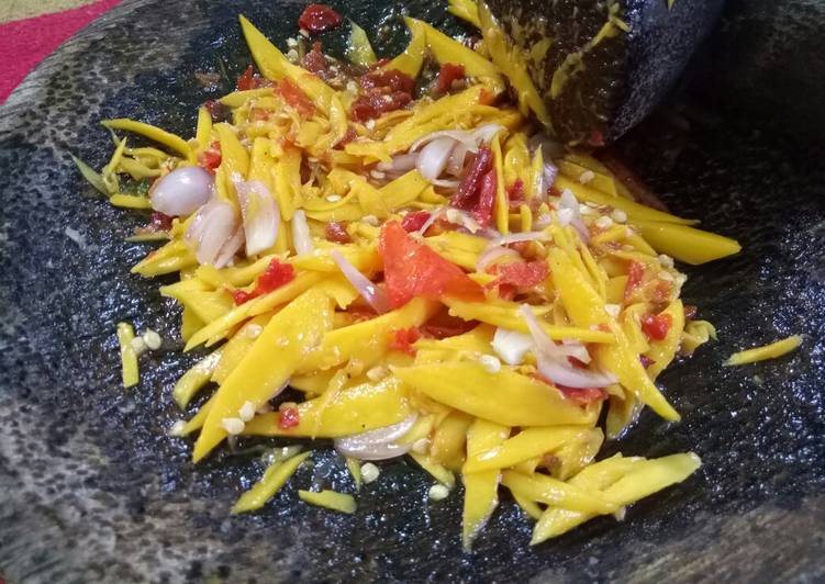 Cara Gampang Membuat Sambal mangga muda, Enak Banget