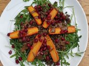 Une photo de grenade salade