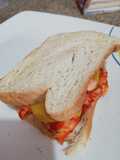 Emparedados (sándwiches) cerveceros con alcaparras