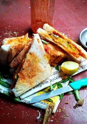 স্মোকিং ফ্লেবার স্যান্ডুইচ (smoking flavour sandwich recipe in bengali) রেসিপির প্রধান ছবি
