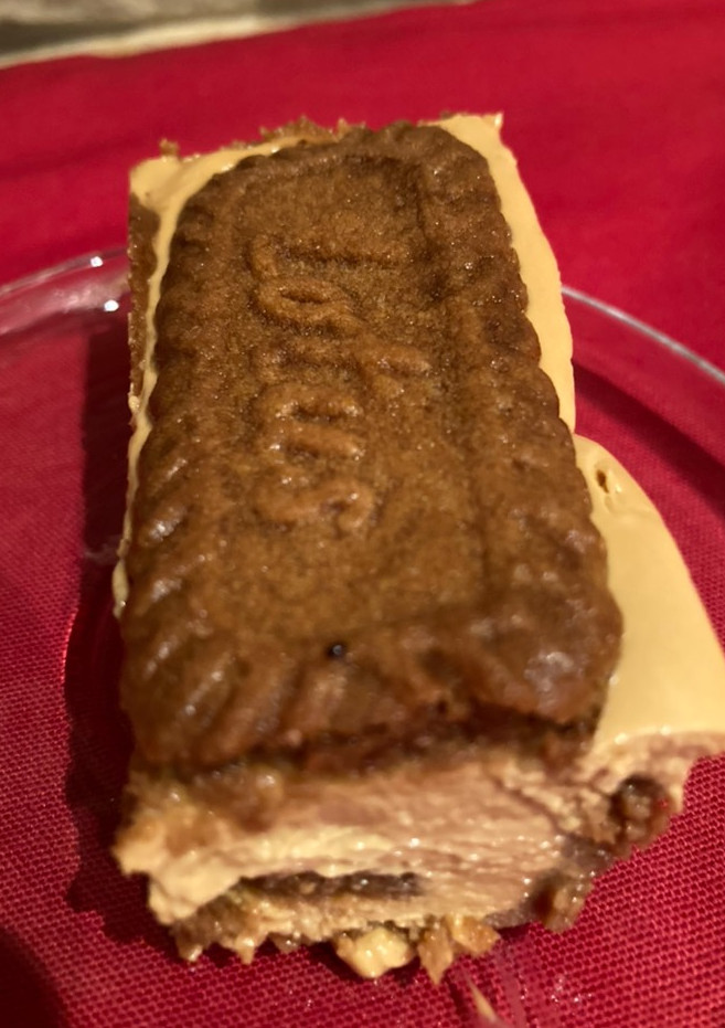 Una foto de Tarta de dulce de leche y galletas lotus