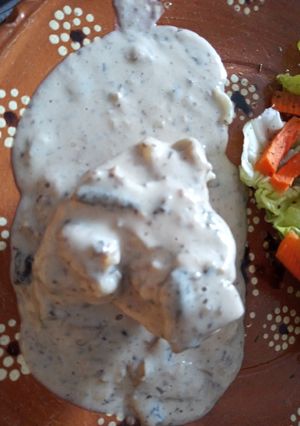 Una foto de Pollo en salsa de champiñones 🍄🍗
