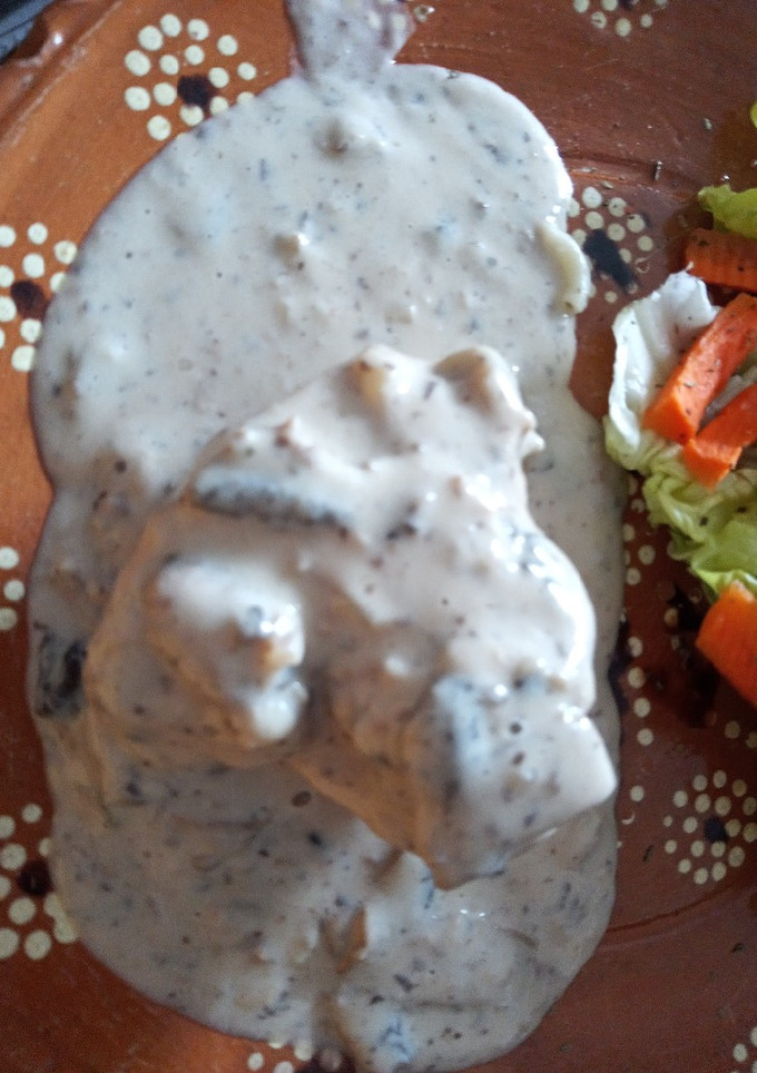 Una foto de Pollo en salsa de champiñones 🍄🍗