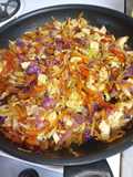 Pollo o cerdo al curry con repollo