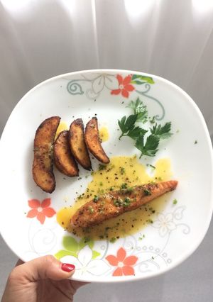 Foto resep Salmon grilled lemon cheese sauce with potato wedges