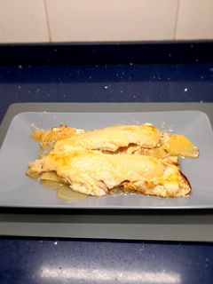 Una foto de Merluza al horno con Alioli de Pera