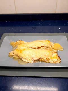 Una foto de Merluza al horno con Alioli de Pera