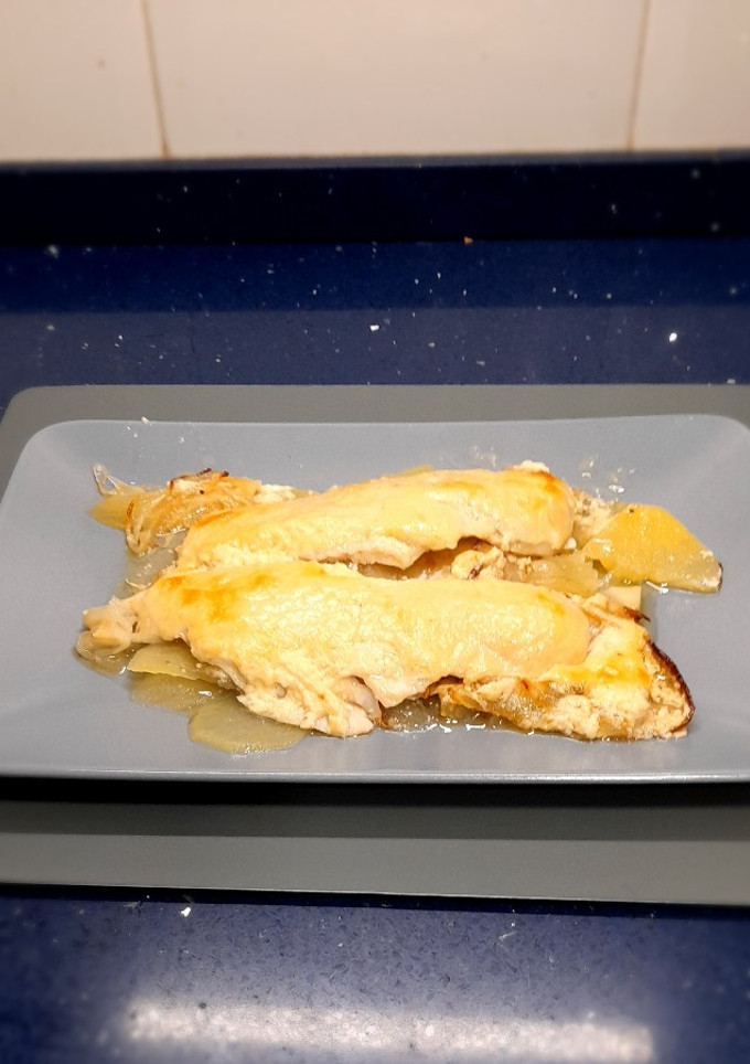 Una foto de Merluza al horno con Alioli de Pera