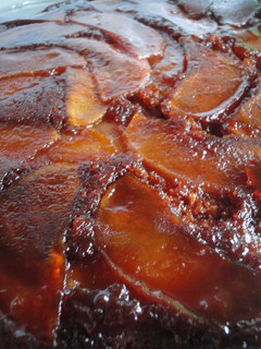 Una foto de Bizcocho de manzanas caramelizadas