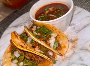 Una foto de Tacos de Birria de res 🇲🇽