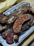 Cocinanado un asadito con 2 amigas