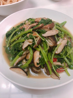 鮮香菇燴莧菜《方便素》 的食譜成品照片