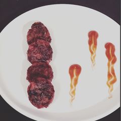 A picture of Beetroot tikki.
